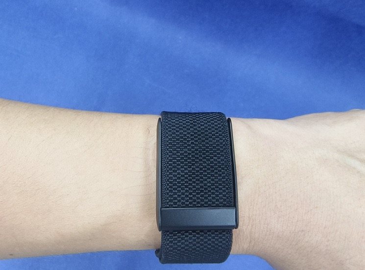 Le bracelet porté au poignet
